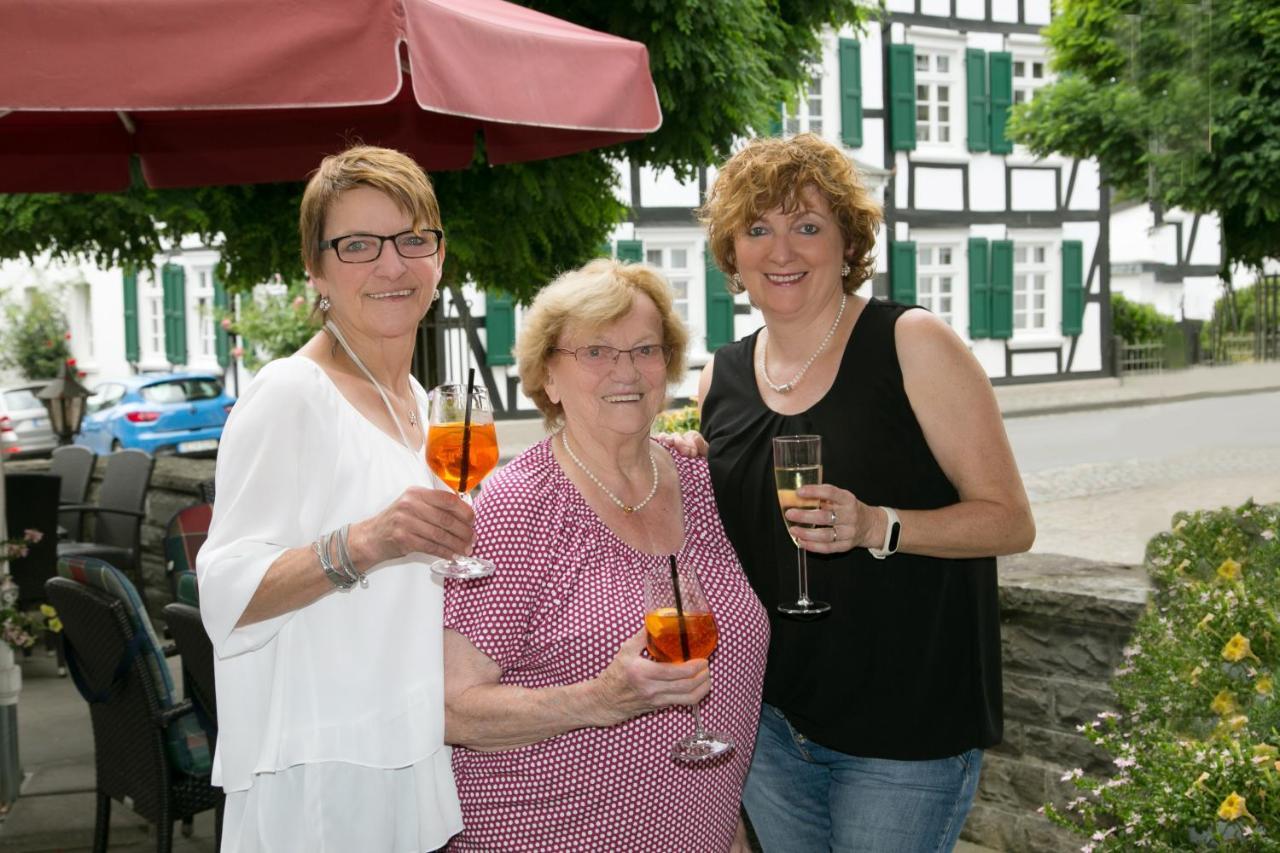 Zur Alten Quelle Hotel Drolshagen Exterior foto